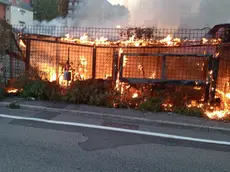 Le fiamme al park delle bici del Garage Touring a Mestre