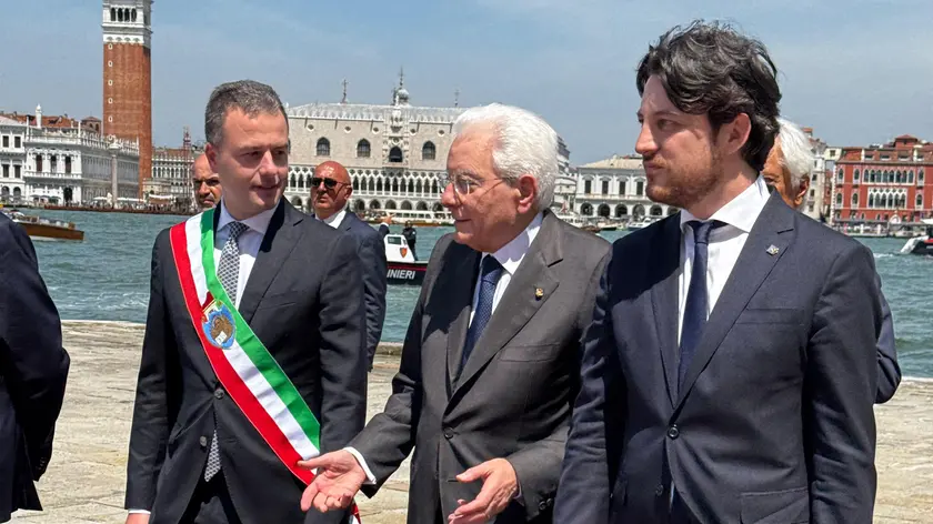Sergio Mattarella accolto a Venezia dal sindaco Venturini e dal presidente Stefani