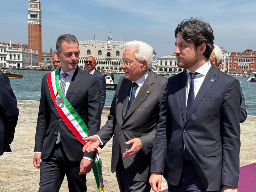 Sergio Mattarella accolto a Venezia dal sindaco Venturini e dal presidente Stefani