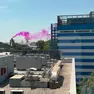 Il fumo viola sopra la zona industriale