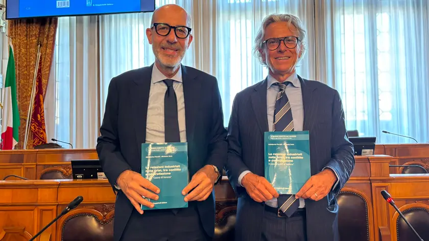 L’assertore Michele Zuin e il professore Adalberto Perulli, autori del libro “Le relazioni industriali nella crisi, tra conflitto e contrattazione. Il caso Casinò di Venezia” (2026, G. Giappichelli Editore)