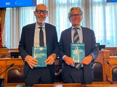 L’assertore Michele Zuin e il professore Adalberto Perulli, autori del libro “Le relazioni industriali nella crisi, tra conflitto e contrattazione. Il caso Casinò di Venezia” (2026, G. Giappichelli Editore)