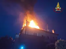 Le fiamme dall'appartamento di via Goldoni