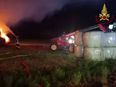 I pompieri al lavoro a Torre di Mosto (foto vigili del fuoco)
