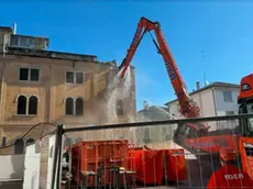 La demolizione dell’ex Ced per la realizzazione della Casa di comunità