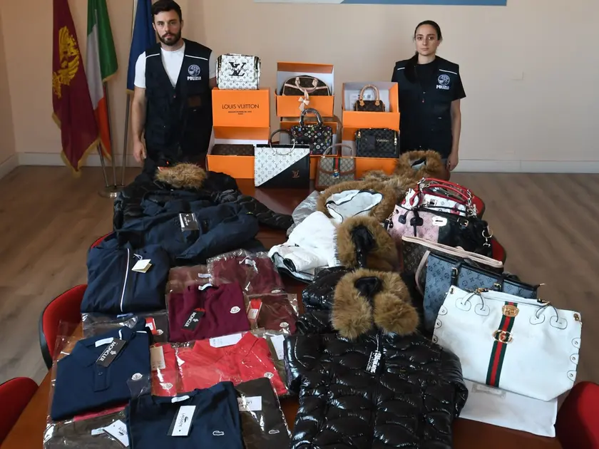 Il materiale sequestrato dopo la perquisizione