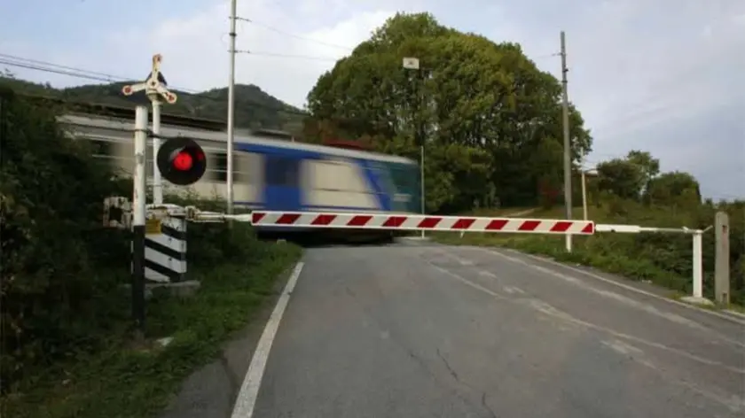 E' allarme per il funzionamento delle sbarre dei passaggi a livello