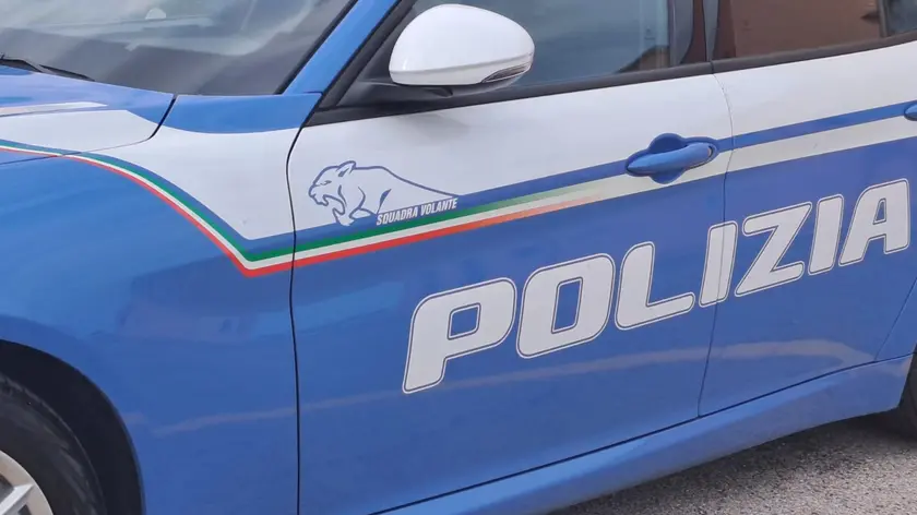 L'uomo ha provato a fuggire dopo essere stato scoperto