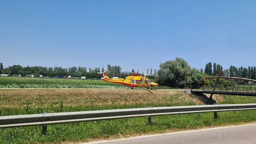 L'elisoccorso sul luogo dell'incidente a Campagna Lupia