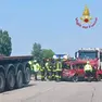 I mezzi coinvolti nello schianto (foto vigili del fuoco)
