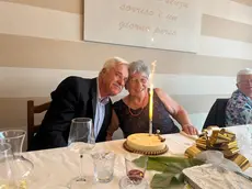 Adriano Zanutto con la moglie in un'occasione di festa