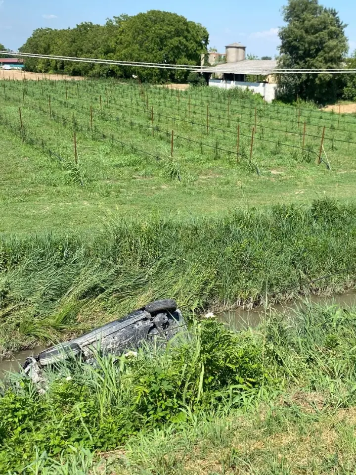 L'auto finita in acqua
