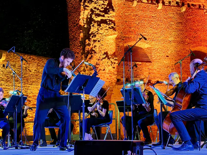 Il violinista Giovanni Andrea Zanon sul palco a Noale