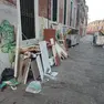 Rifiuti abbandonati a Venezia