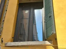 Lo scuro caduto in calle a Venezia