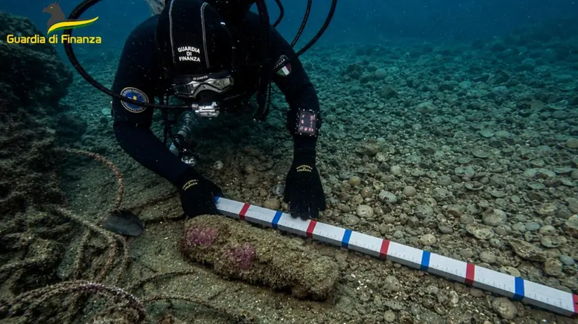 L'ordigno bellico rinvenuto sul fondale