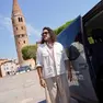 Alessandro Borghese a Caorle con il van nero di "4 Ristoranti"