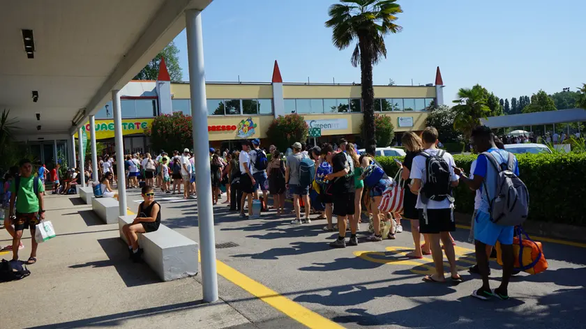 Lunghe code fuori dall'AcquaEstate di Noale