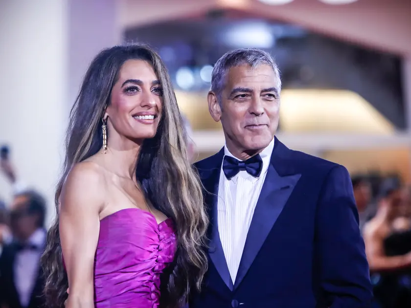 George Clooney insieme alla moglie Amal a Venezia 82
