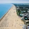La spiaggia di Bibione: il bimbo è stato salvato dai bagnini della zona di piazzale Zenith