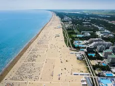 La spiaggia di Bibione: il bimbo è stato salvato dai bagnini della zona di piazzale Zenith