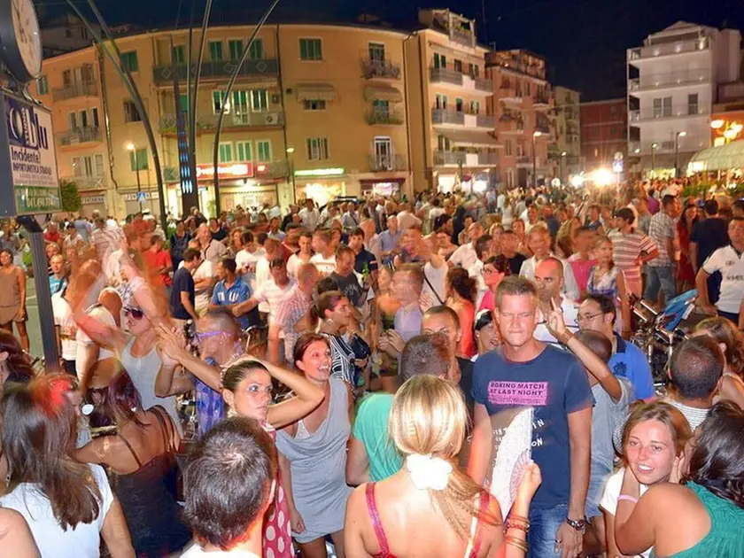 Il centro di Sottomarina durante una edizione della Notte Bianca