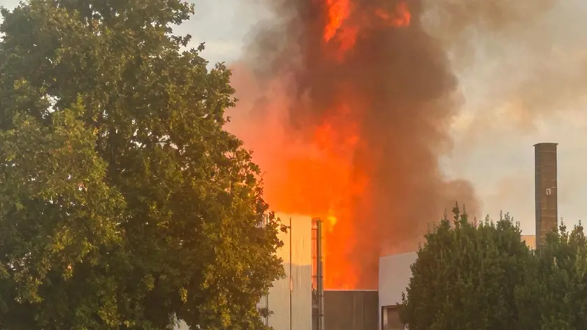 Le immagini dell'incendio