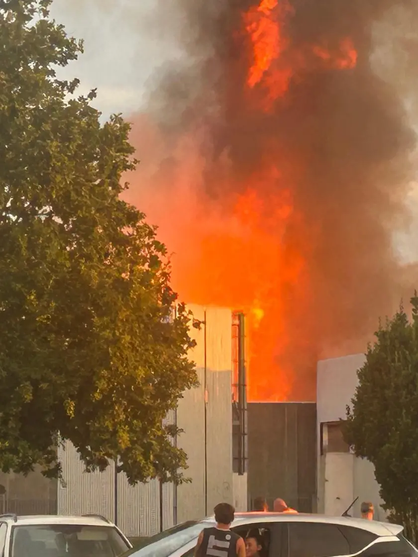 Le immagini dell'incendio