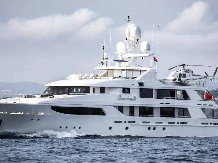 Lo yacht dell'ambasciatore americano, Fertitta