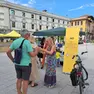 Il banchetto per la raccolta delle firme
