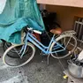 Il telone che nascondeva la bicicletta rubata