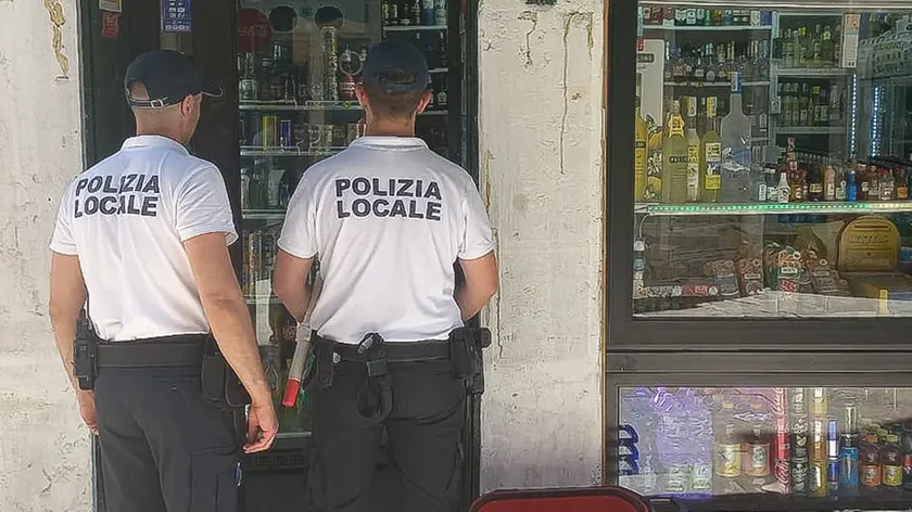 Al locale sono stati sequestrati 150 prodotti