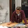 Francesco Barasciutti mentre disegna in classe al Marco Polo