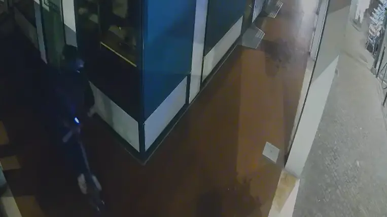 Il ladro in monopattino