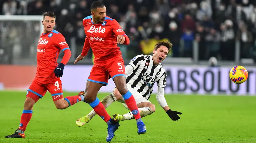 Juan Jesus in azione con il Napoli, ora da svincolato sta valutando le offerte in arrivo per l’anno prossimo