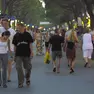 Turisti in via Bafile a Jesolo