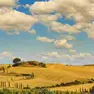 Il paesaggio lungo la Via Francigena a San Quirico d'Orcia, in Toscana