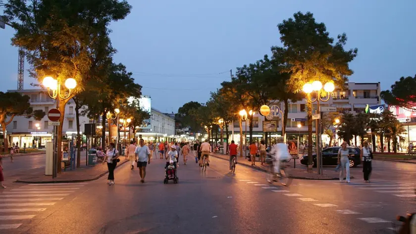 Il ragazzo è stato aggredito all'esterno di un locale di Jesolo