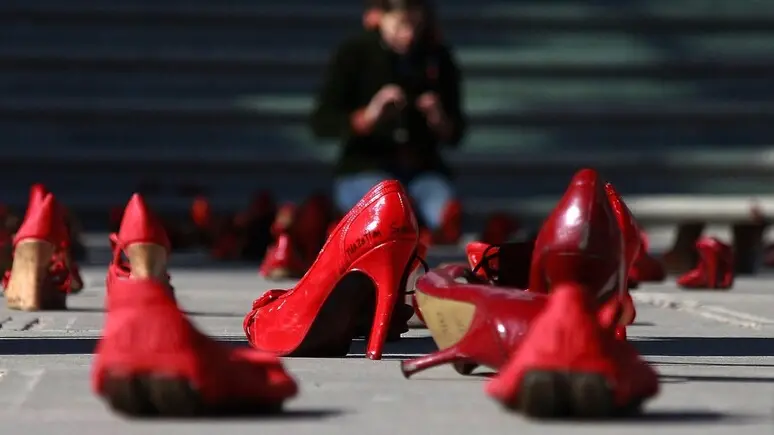 Picchia e costringe a prostituirsi la moglie incinta, arrestato a Padova