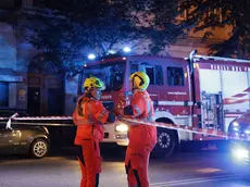 I soccorsi in via Battisti venerdì sera (foto Andrea Lasorte)