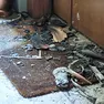 I danni provocati dall'incendio nella palazzina. Foto Lasorte