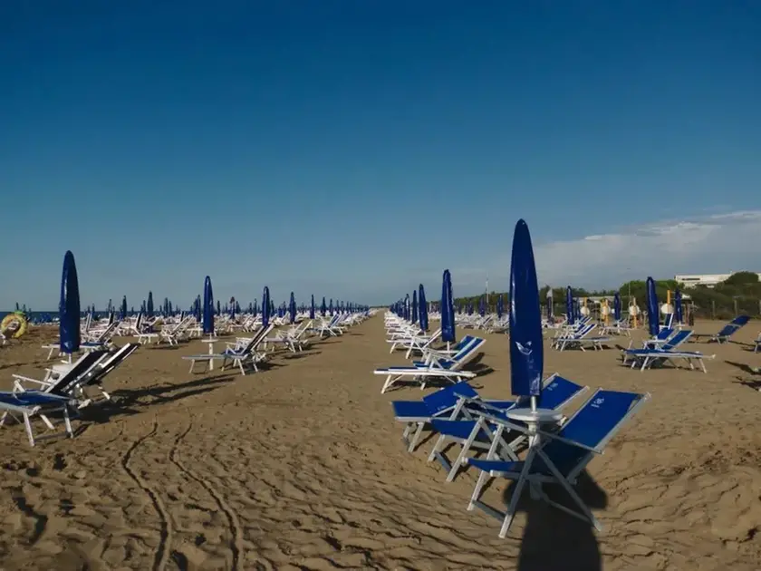 Un turista straniero è morto a seguito di un malore in spiaggia a Bibione