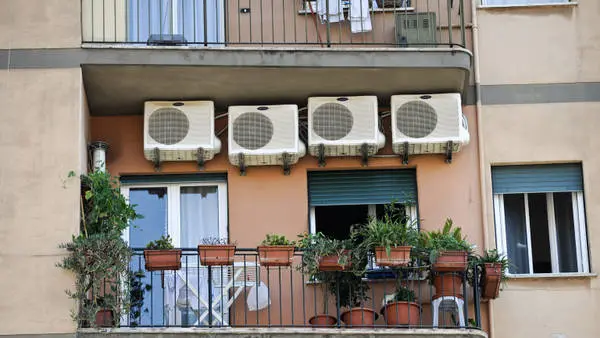 Afa e caro energia, a Venezia l’estate costa cara: fino a 132 euro per il condizionatore in un mese e mezzo