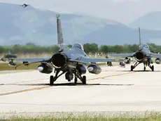 Due F-16 di base ad Aviano