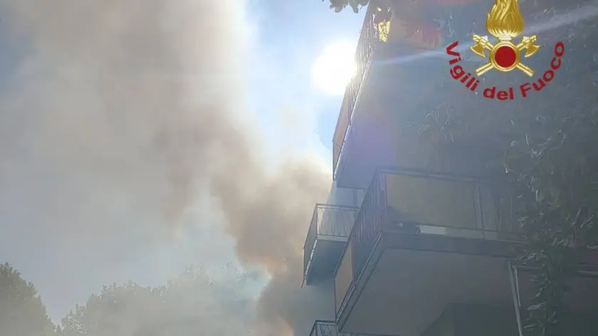 In via precauzionale l’intero edificio è stato evacuato (foto vigili del fuoco)