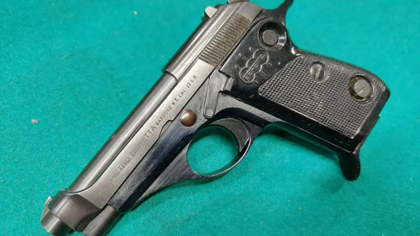 Una pistola Beretta simile a quella che il bancario portava a lavoro