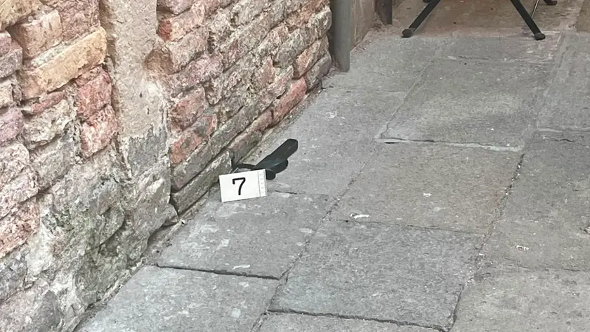 L’uomo si è dato alla fuga verso san Polo