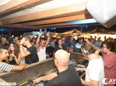 Per musica, spettacoli e ballo dei locali le regole cambiano: dalla domenica al giovedì, ma solo fino alle 24