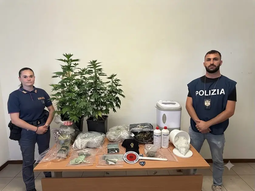 Il materiale sequestrato dalla polizia