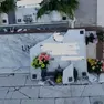 La lastra di marmo caduta in cimitero